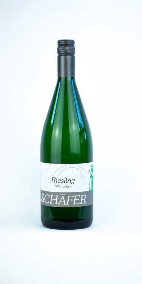 Produktbild von: <br>Artikel-Nr.: 6 <br>2025er Riesling QbA halbtrocken, 1,0 Ltr.<br>